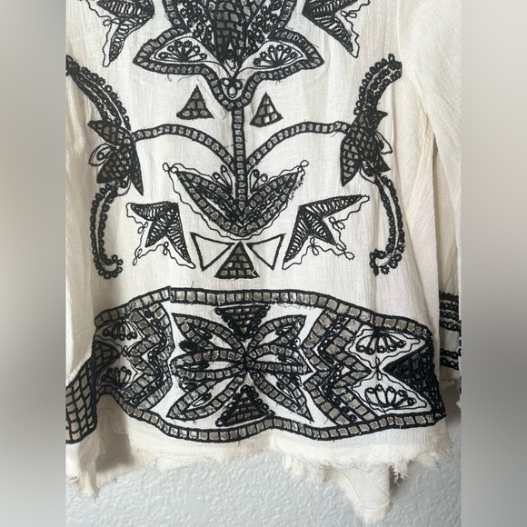 Free People New Romantics Top Size XS Beige Black Embroidery Raw Frayed Bohemian - Picture 3 of 4